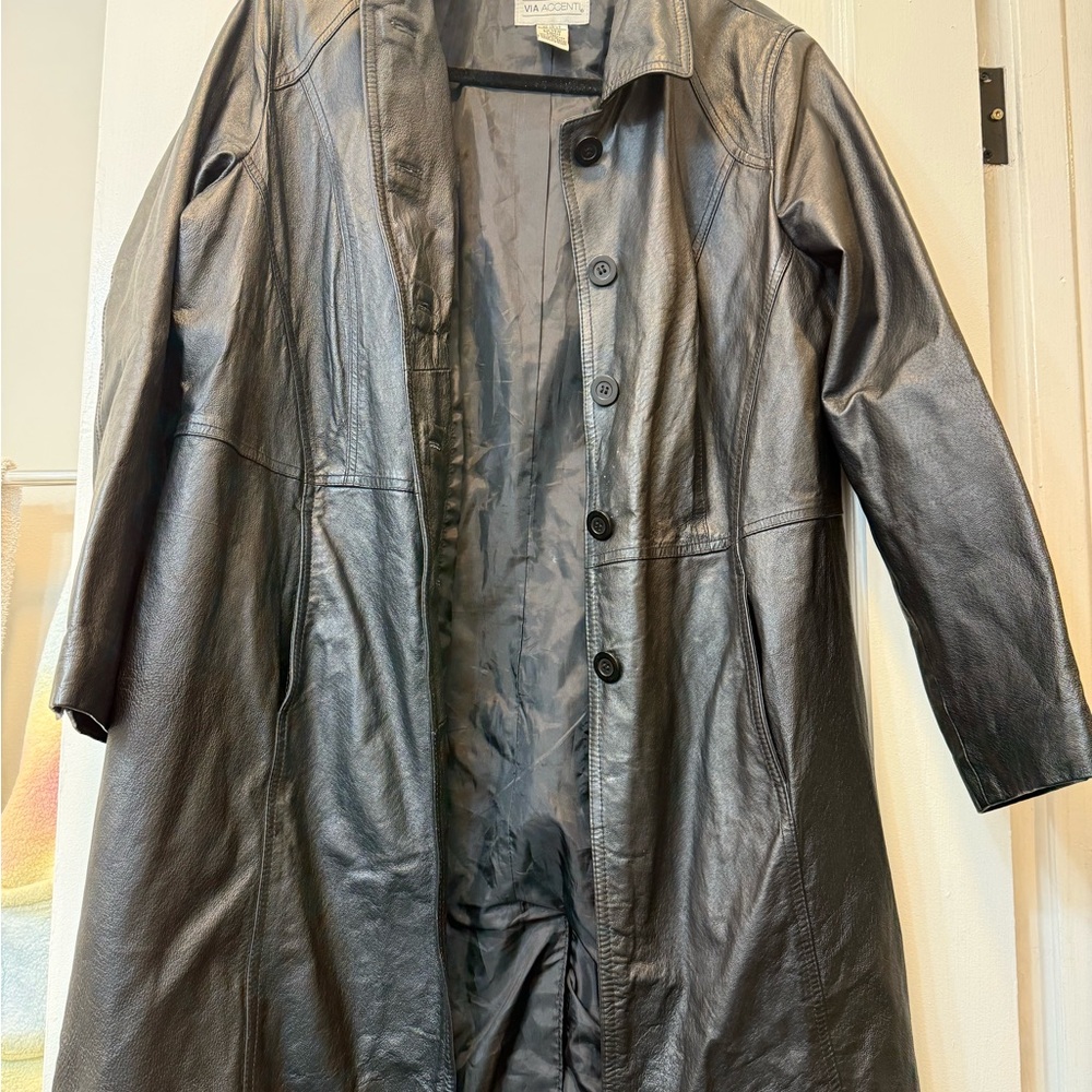Via accenti Black Leather Button-Front Coat